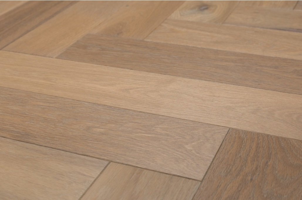 Herringbone Smoked Basecoat Esco Herringbone 600x120x14mm -Price Per Sq. Yard.